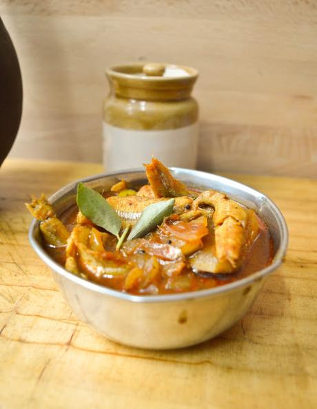 Anchovies Fish Curry | Nethili Meen Kuzhambu | Gravy For Rice | Raw Mango Fish curry