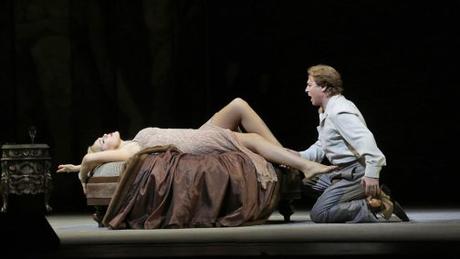 Lounge act: Opolais & Alagna in Act II of Manon Lescaut (Photo: Ken Howard)