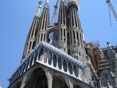 Arches of Sagrada Familia.png