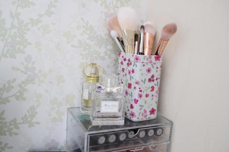 Beauty: Dressing Table Dreaming photo Room Tour Summer 2016 3_zpsmd7mskvu.jpg