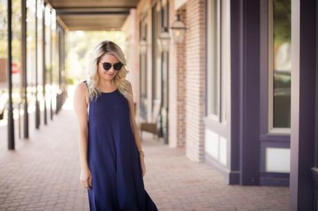 Devil with a blue dress on. From summer to fall with navy blue. It's the perfect color to transition from the warm weather to the cooler months. Click through to read more!