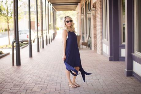 Devil with a blue dress on. From summer to fall with navy blue. It's the perfect color to transition from the warm weather to the cooler months. Click through to read more!