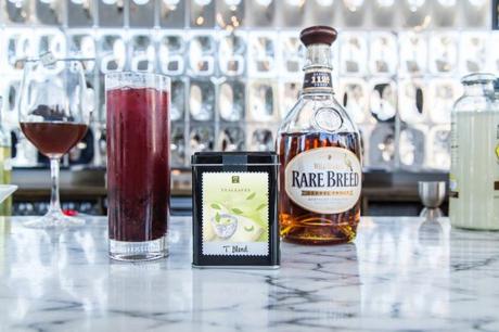 7 Iced Tea Cocktails to Finish Out The Summer With Black and Blue Arnold