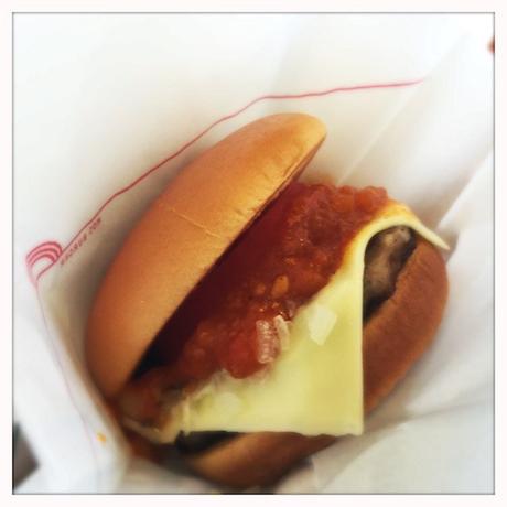 Food Review: MOS Burger, 1 Chome-3-66 Okaidohigashi, Ishinomaki, Miyagi Prefecture 986-0855, Japan mos_burger_japan_cheeseburger