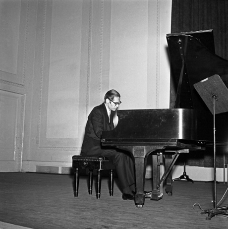 Bill Evans and The Ivy Look image