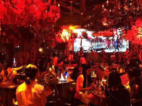 China’s Culture Club: Flower Power, Fruit Platters and Laughing Gas! Nightclub in Xi'an China
