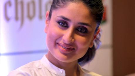 kareena kapoor Hot Pics & Kareena Kapoor Sexy Bikini Wallpaper in HD kareena kapoor Hot Pics & Kareena Kapoor Sexy Bikini Wallpaper in HD