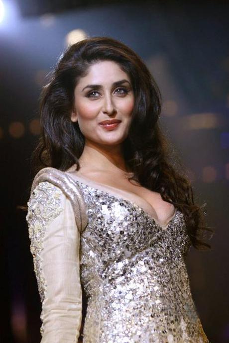 kareena kapoor Hot Pics & Kareena Kapoor Sexy Bikini Wallpaper in HD kareena kapoor Hot Pics & Kareena Kapoor Sexy Bikini Wallpaper in HD