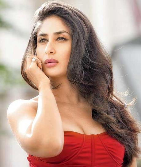 kareena kapoor Hot Pics & Kareena Kapoor Sexy Bikini Wallpaper in HD kareena kapoor Hot Pics & Kareena Kapoor Sexy Bikini Wallpaper in HD