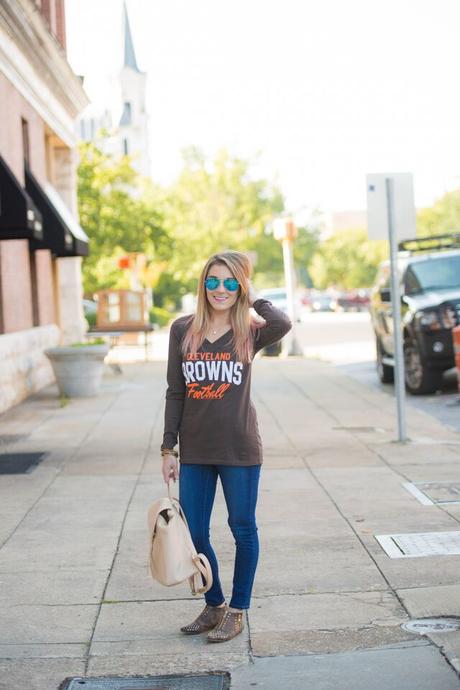 NFL Fan Style: reppin' your team isn't just for game day! Mix your team's gear into everyday wear and support them all week long. 