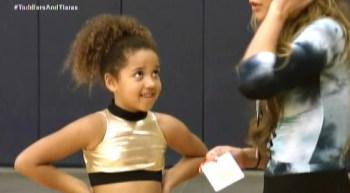Toddlers & Tiaras: Git It Gurrrrl! That’s Right…It’s Time To Sparkle And Spray Again, Baby. They’re Baaaaaaack! bowww
