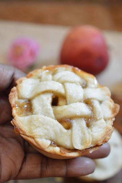 Mini Apple Pie | Eggless Apple pie