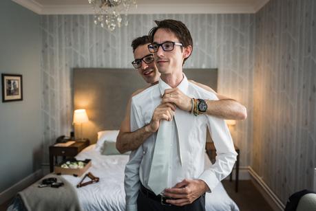Wood Norton Hotel | Enric & Joules usher helping man put his tie on