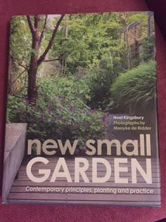 Book Review: new small Garden by Noel Kingsbury