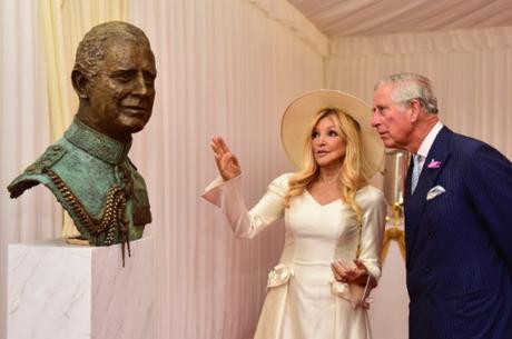 HRH The Prince of Wales at the unveiling of his bust by Frances Segelman Photo by Alastair Fyfe