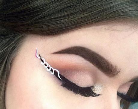 Ribbon eyeliner is the new trend we’re obsessed with