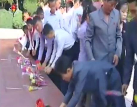 Korean Children's Union, Youth League and students present floral bouquets at a cemetery in Wo'nsan, Kangwo'n Province on September 15, 2016 (Photo: Korean Central Television).