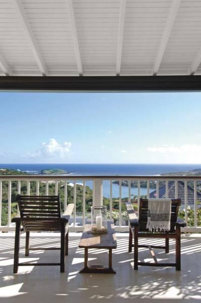 St. Bart's house tour: cool, crisp Caribbean style.