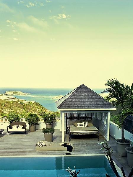 St. Bart's house tour: cool, crisp Caribbean style.