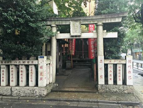 neighborhood Shinto shrine in Tokyo