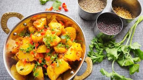 bombay-aloo-spicy -potatoes-Indian-side-dish-vegetarian-vegan-