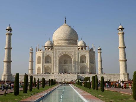 Trump Hillary Clinton debat ~ the Taj Mahal - atlantic closes down