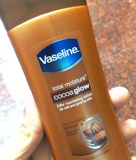 REVIEW Vaseline Intensive Care Cocoa Glow Body Lotion Swatches REVIEW Vaseline Intensive Care Cocoa Glow Body Lotion Swatches