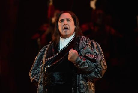Calaf (tenor Marco Berti) declares he will put his life on the line to win Princess Turandot’s heart. Photos by Kelly and Massa for Opera Philadelphia
