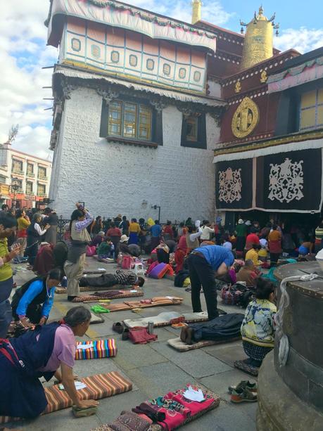 The Roof of the World: Why Travelling to Tibet Should Be On Your Bucket list! Prostation Prayers
