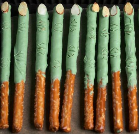 Top 10 Scary Severed Finger Recipes For Halloween Witch Finger Pretzels