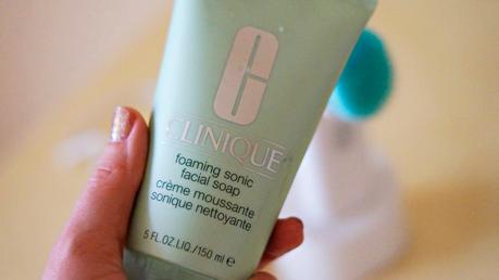 CLINIQUE SONIC SYSTEM PURIFYING CLEANSING BRUSH AND FOAMING SONIC FACIAL SOAP REVIEW