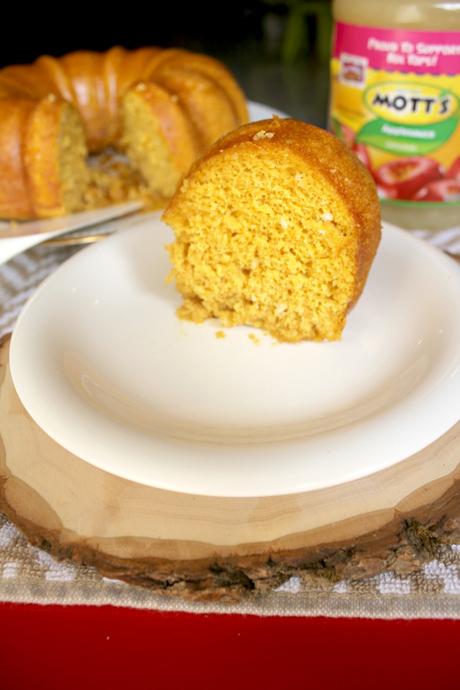 Delicious pumpkin spice cake made with applesauce is a perfect dessert!! #MottsAppleswap #ad