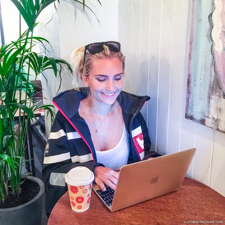 BEHIND THE SCENES – HOW TO WRITE YOUR BOOK !!! fitness-on-toast-faya-blog-book-girl-fit-in-3-little-brown-behind-the-scenes-bts-london-capital-thames-skyline-view-panoramic-5