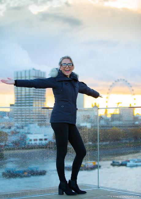 BEHIND THE SCENES – HOW TO WRITE YOUR BOOK !!! fitness-on-toast-faya-blog-book-girl-fit-in-3-little-brown-behind-the-scenes-bts-london-capital-thames-skyline-view-panoramic-17