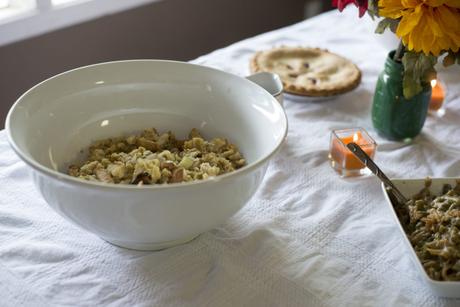 How to throw an easy Friendsgiving hero7