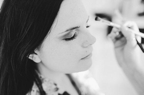 Colorful boho wedding in Santorini | Maxine & Lorenz bridal-makeup-santorini-wedding-2