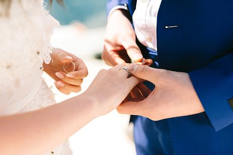 Colorful boho wedding in Santorini | Maxine & Lorenz wedding-in-santorini-4