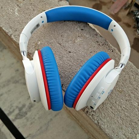 Mixcder ShareMe 7 White Blue Wireless Headphones Review, Features
