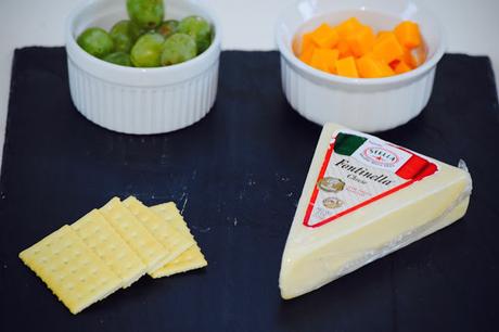 How To Create a Christmas Cheese and Grape Tray