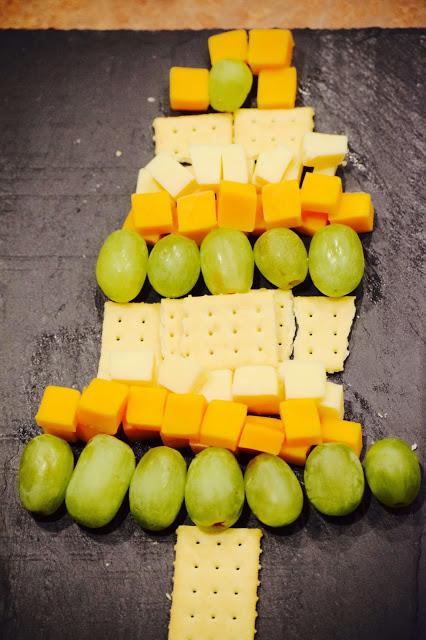 How To Create a Christmas Cheese and Grape Tray