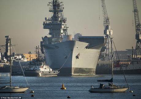 HMS Illustrious that served in Falklands war to be scrapped ! - Ship-breaking !!!