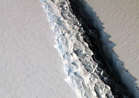 NASA Discovers 300-foot Rift on Antarctic Ice Shelf