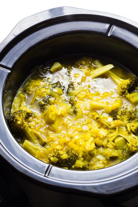 Anti-Inflammatory Broccoli, Ginger and Turmeric Soup (Slow Cooker)