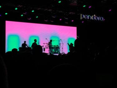Show Review: Pandora Holiday