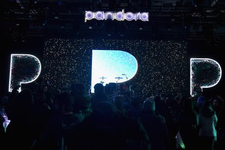 Pandora Holiday Live