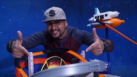 Get out-of-this-world Fun with Hot Wheels! #BuildWithHotWheels
