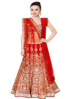 3 must have Indian Outfits for women this wedding season