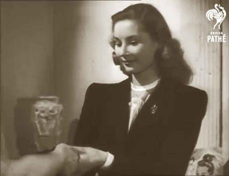 Dorothy-Gray-Make-Up-Routine--in-1947 Dorothy-Gray-Make-Up-Routine--in-1947