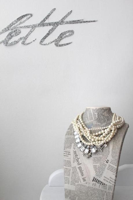 newsprint jewelry bust via the Glitter Guide tumblr JEWELRY BUSTS // Organizing, Displaying