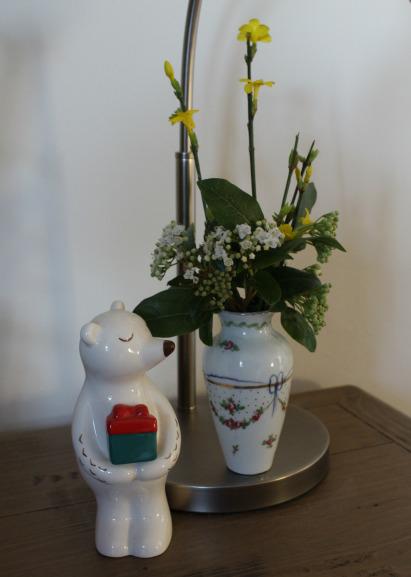 In a vase on Monday – Winter Bear